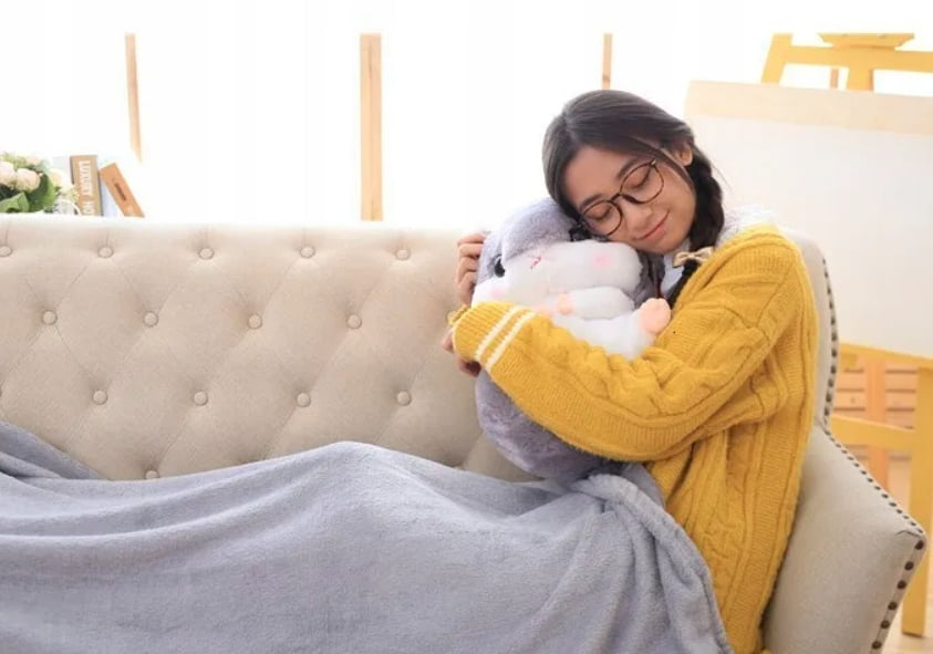 Set jucarie de plus hamster si paturica, Zola, umplutura hipoalergenica, material exterior moale, poliester, 50 x 28 / 160 x 110 cm, gri Set jucarie de plus hamster si paturica, Zola, umplutura hipoalergenica, material exterior moale, poliester, 50 x 28 / 160 x 110 cm, gri